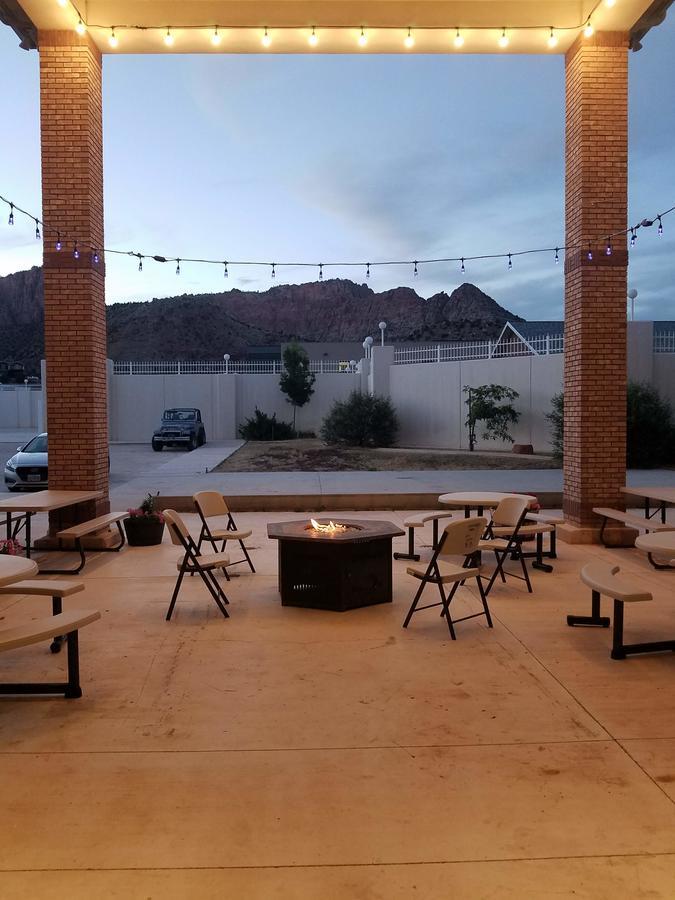 Zion'S Most Wanted Hotel Hildale Extérieur photo