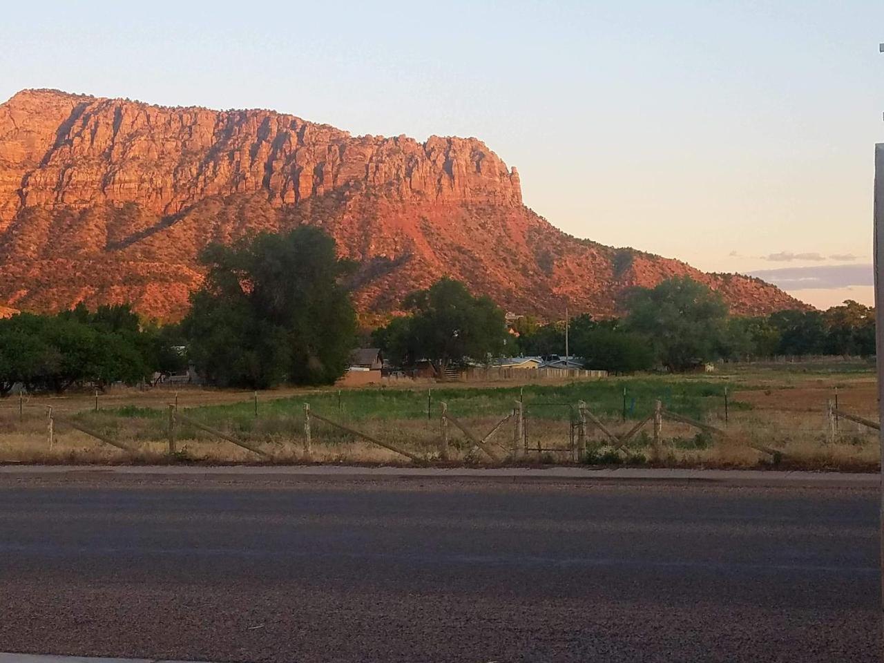 Zion'S Most Wanted Hotel Hildale Extérieur photo